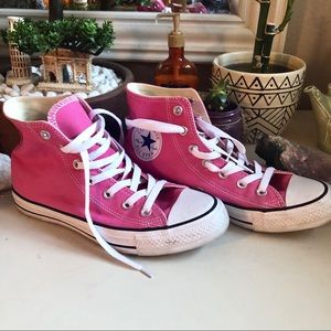 Pink Hightop Converse 💗